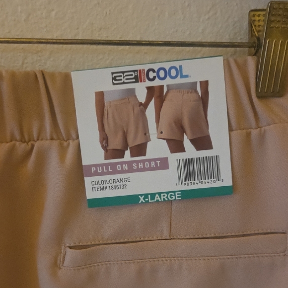 32 Degrees Women's Beige Pleated Shorts - Picture 4 of 4